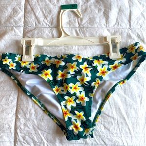 Cupshe bathing suit bottoms size M